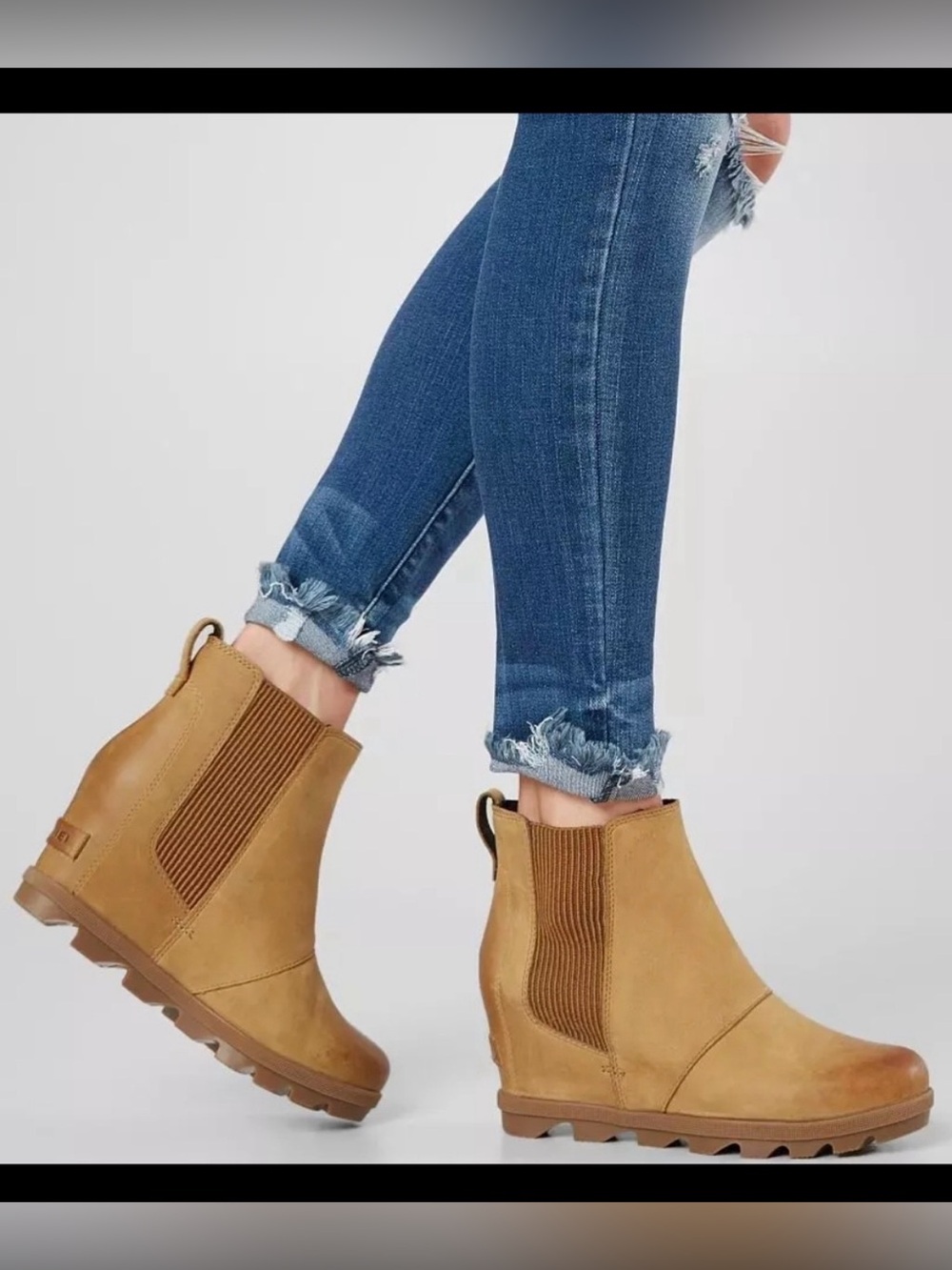 Sorel Women's Joan wedge Ankle Boots in Light Brown